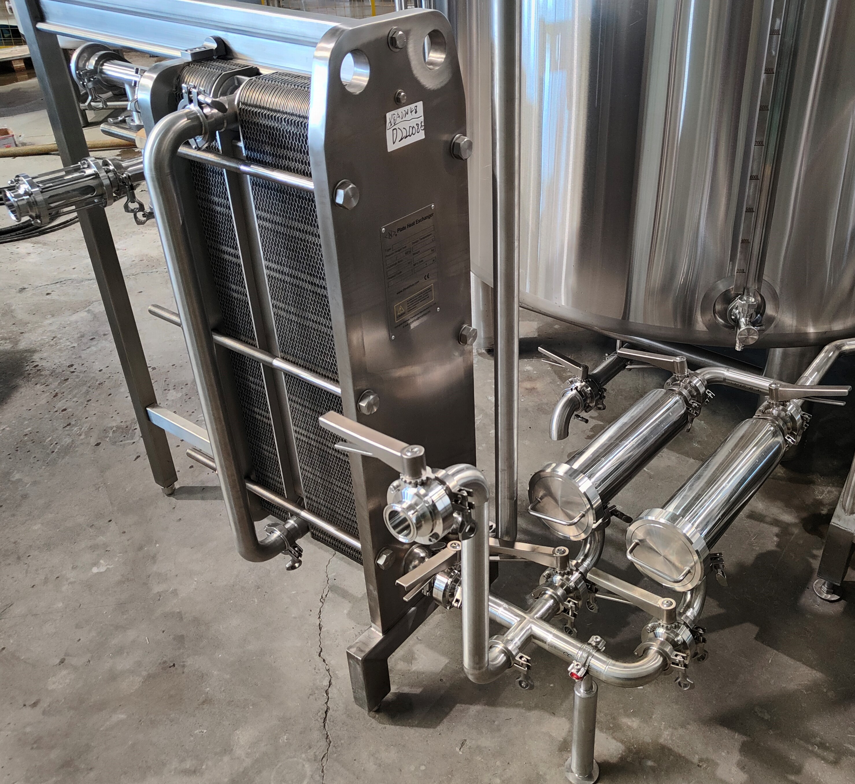 Why do most breweries choose plate heat exchanger when choosing beer equipment?